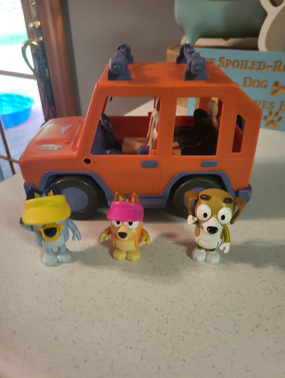 Bluey Heeler Cruiser 4WD Family Road Trip Vehicle SUV Car Jeep And Figures